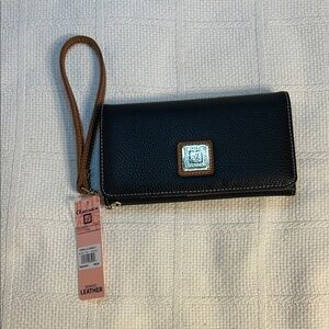 Stone Mountain USA Black Leather Wristlet with Tan Trim NWT